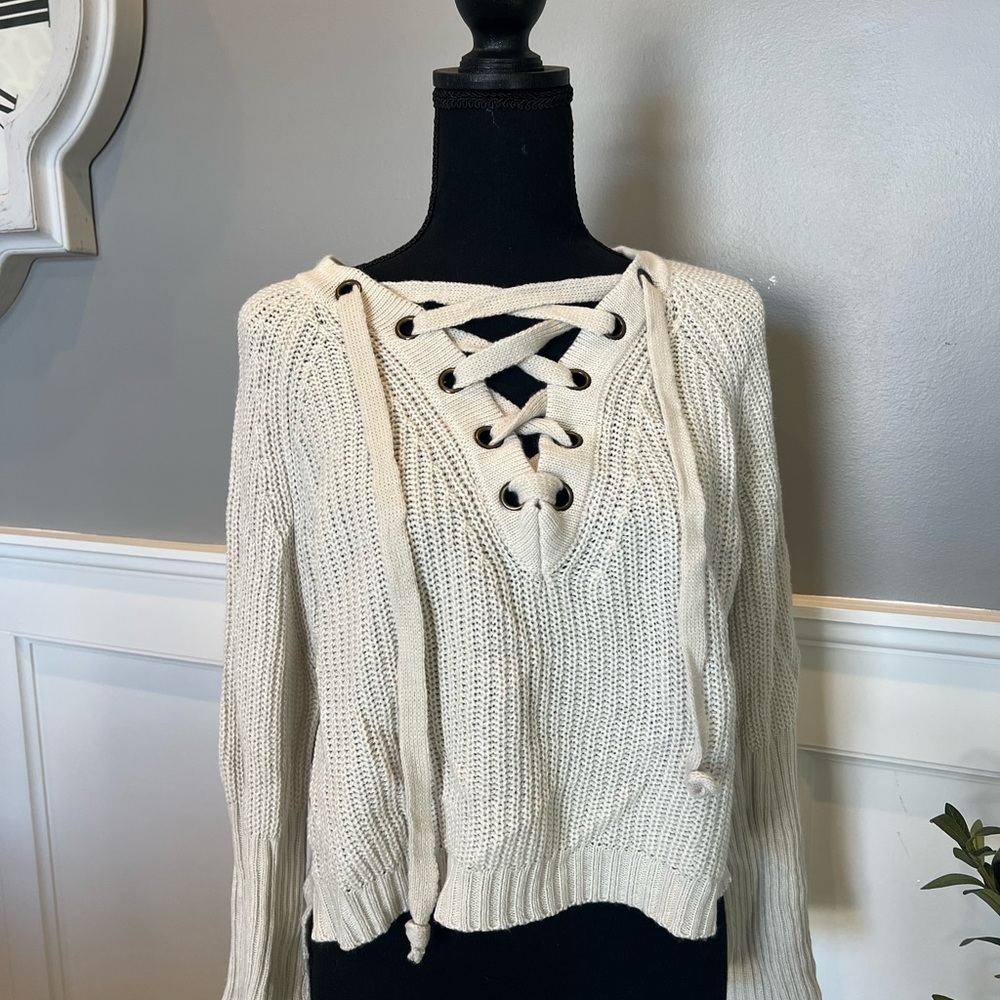 Main Strip Cream V-Neck Lace-Up Sweater